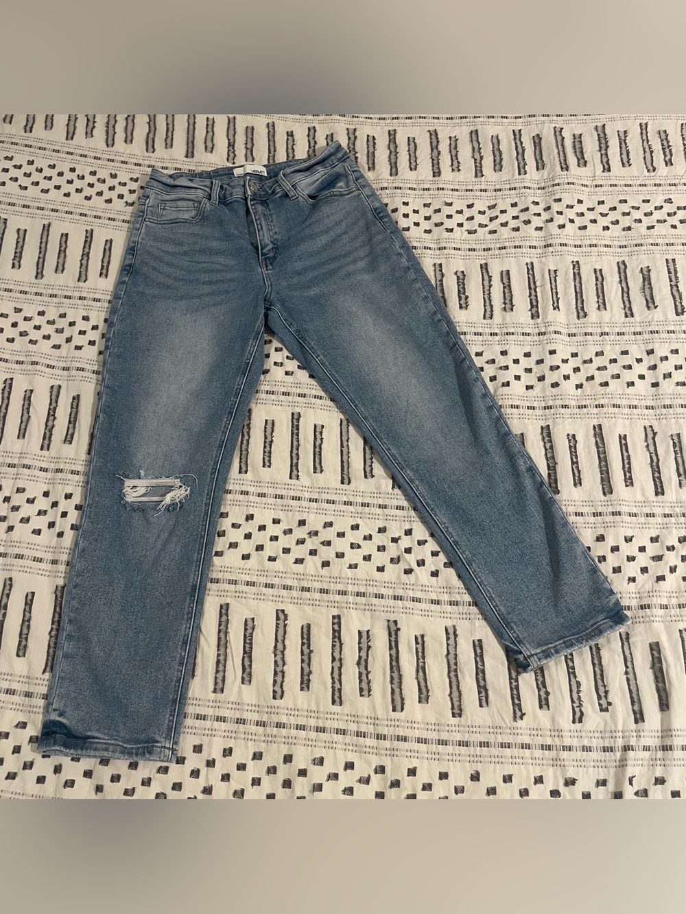 Vervet Classic Distressed Straight Leg Jeans